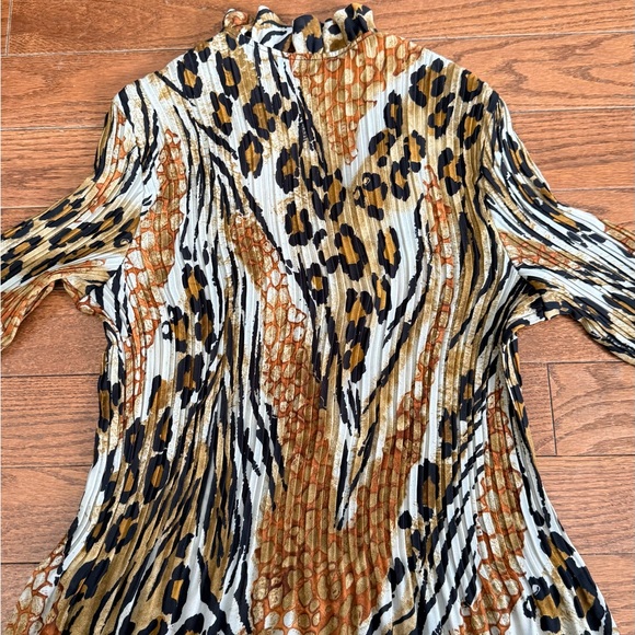 Signature by Larry Levine Animal Print Button-Down Top in Brown, Black and Cream - Picture 6 of 7